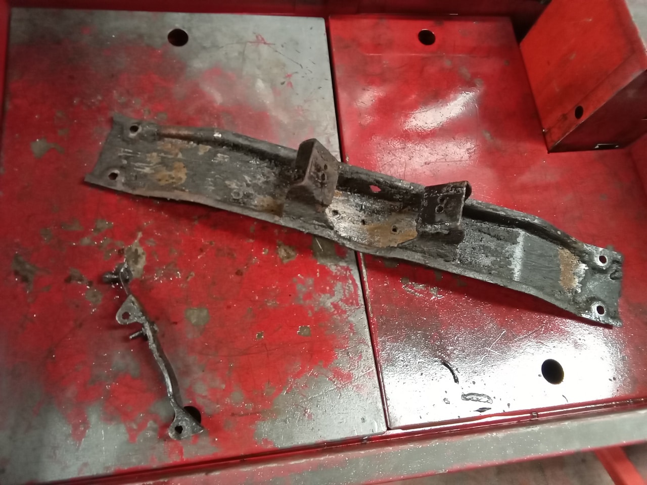 13.03.2025 1973 mg roadster blue strip down (73)