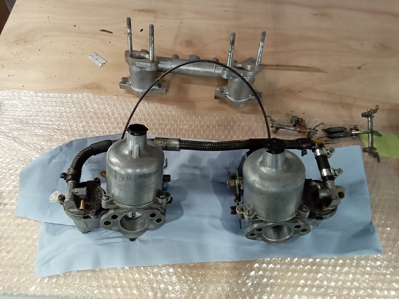 13.03.2025 1973 mg roadster blue strip down (79)