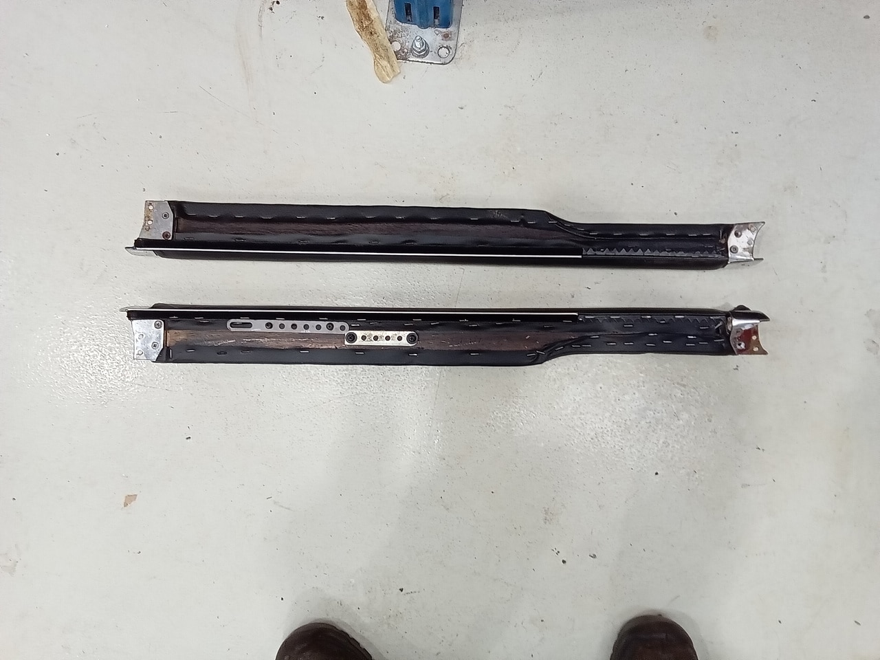 13.03.2025 1973 mg roadster blue strip down (83)