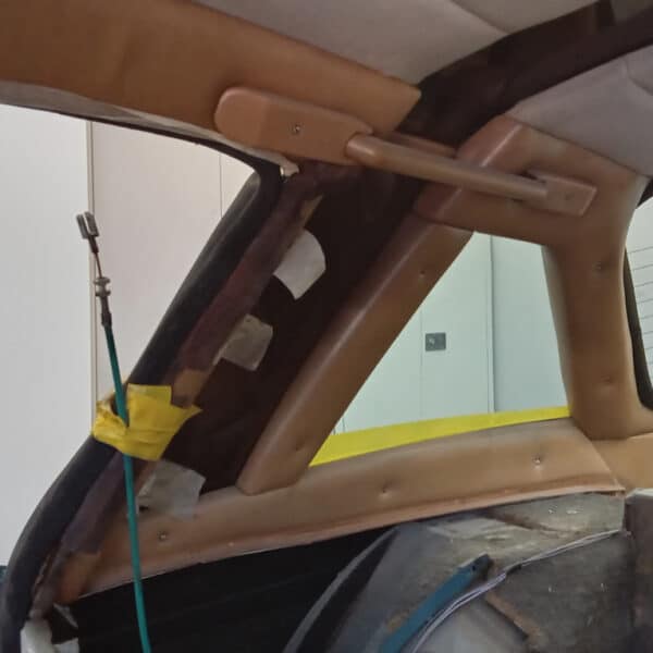 13.03.2025 1976 jensen interceptor blue interior panels (1)