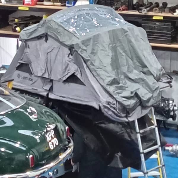 13.03.2025 2012 land rover defender 90 silver roff tent erection (2)