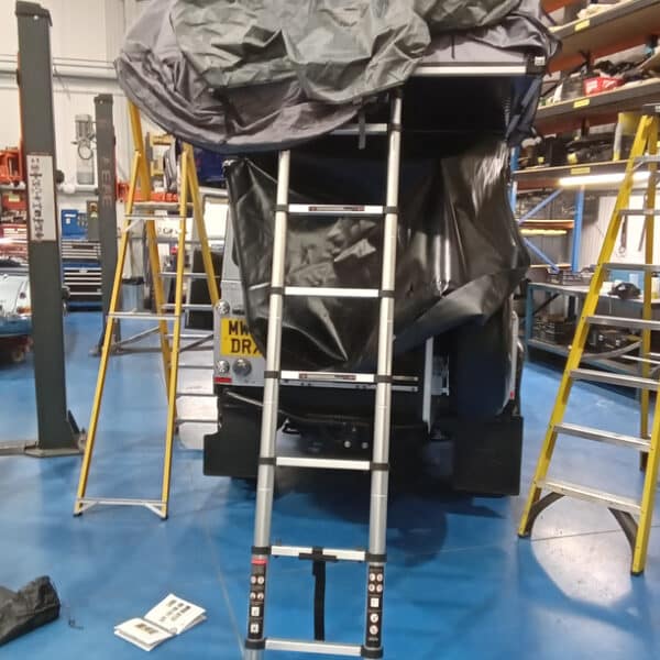 13.03.2025 2012 land rover defender 90 silver roff tent erection (3)