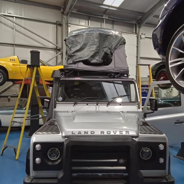 13.03.2025 2012 land rover defender 90 silver roff tent erection (4)
