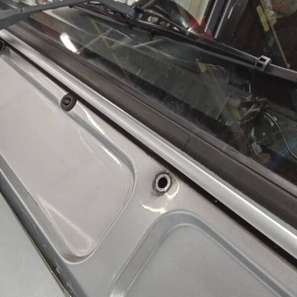 13.03.2025 2012 land rover defender 90 silver electrial repairs (16)