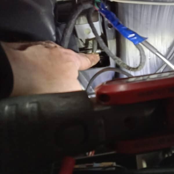 13.03.2025 2012 land rover defender 90 silver electrial repairs (17)