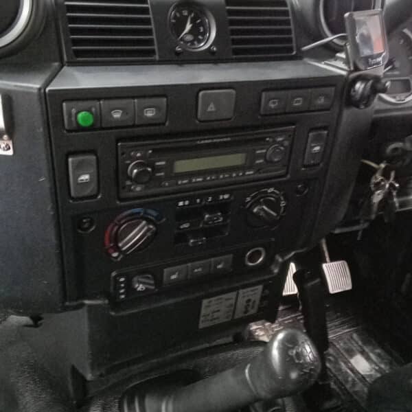 13.03.2025 2012 land rover defender 90 silver electrial repairs (19)