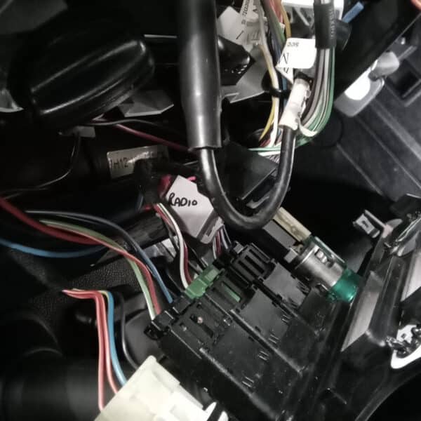 13.03.2025 2012 land rover defender 90 silver electrial repairs (3)