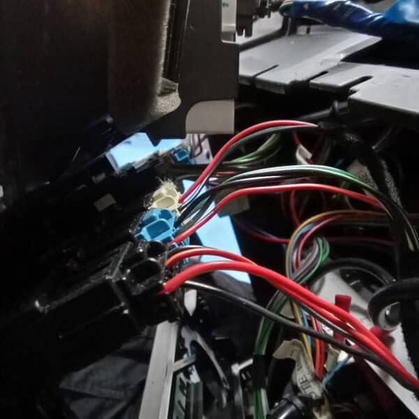 13.03.2025 2012 land rover defender 90 silver electrial repairs (6)