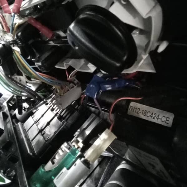 13.03.2025 2012 land rover defender 90 silver electrial repairs (7)