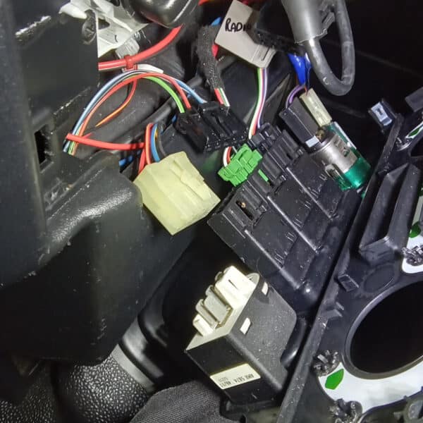 13.03.2025 2012 land rover defender 90 silver electrial repairs (9)