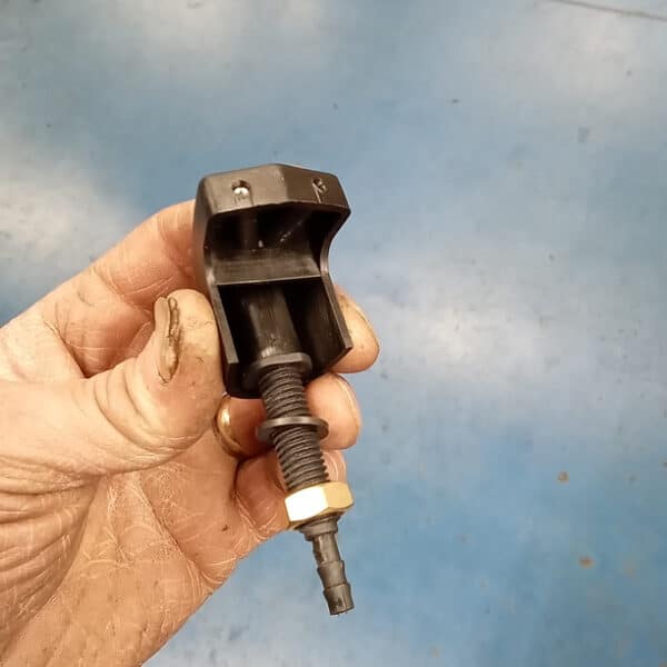 13.03.2025 2012 land rover defender 90 silver repairs (2)
