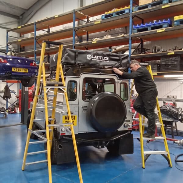 13.03.2025 2012 land rover defender 90 silver roof tent (12)