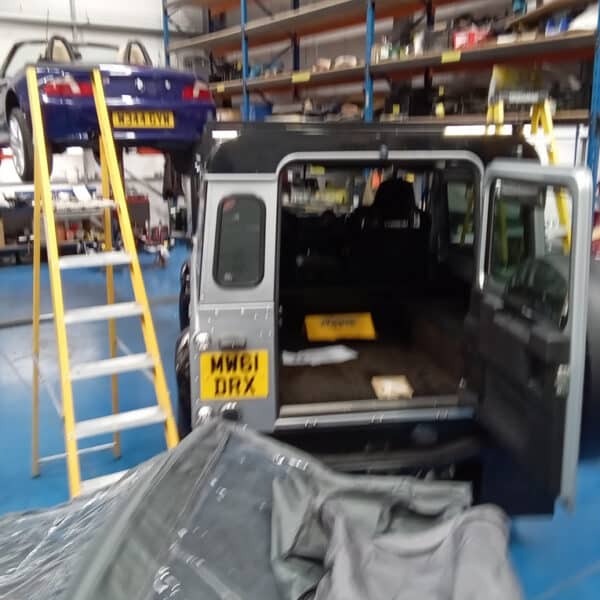 13.03.2025 2012 land rover defender 90 silver roof tent (3)