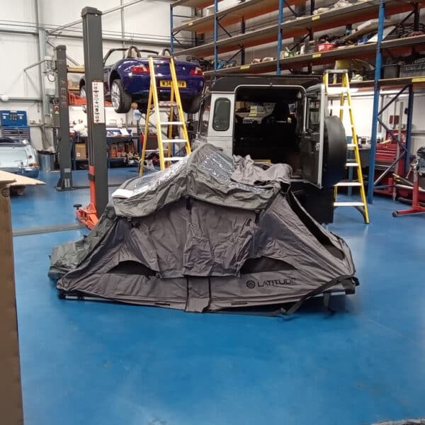 13.03.2025 2012 land rover defender 90 silver roof tent (4)