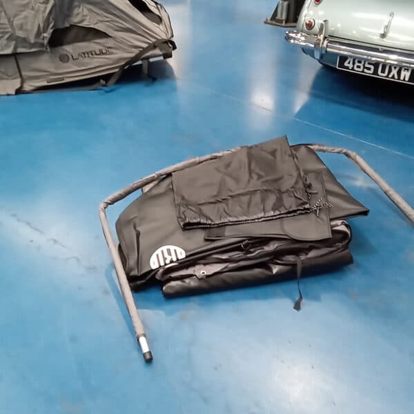 13.03.2025 2012 land rover defender 90 silver roof tent (5)