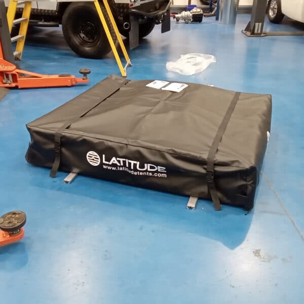 13.03.2025 2012 land rover defender 90 silver roof tent (7)