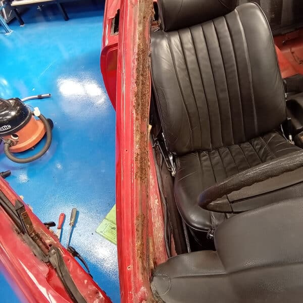 14032025 1968 mercedes 350 sl strip down (10)