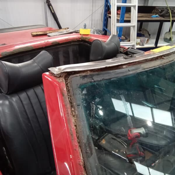 14032025 1968 mercedes 350 sl strip down (15)