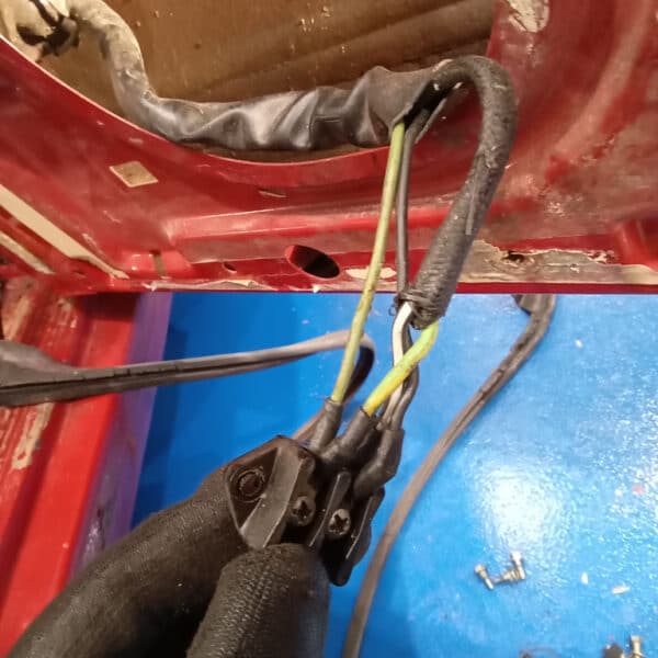 14032025 1968 mercedes 350 sl strip down (16)