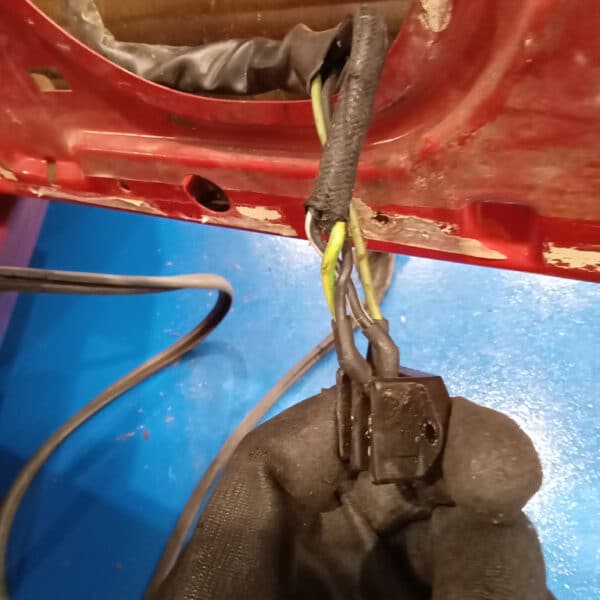 14032025 1968 mercedes 350 sl strip down (17)