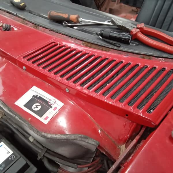 14032025 1968 mercedes 350 sl strip down (22)