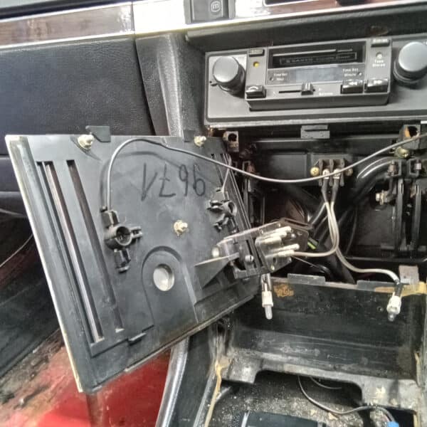 14032025 1968 mercedes 350 sl strip down (26)