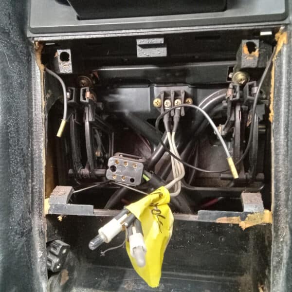 14032025 1968 mercedes 350 sl strip down (27)