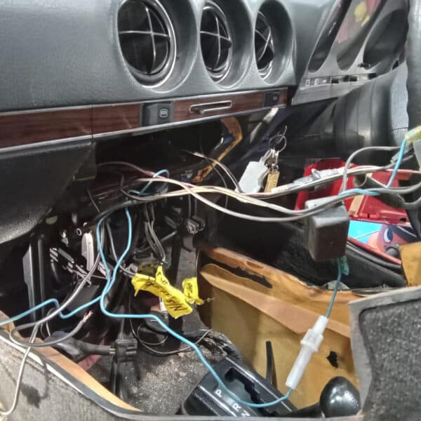 14032025 1968 mercedes 350 sl strip down (32)