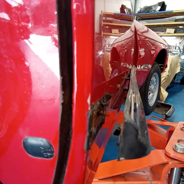 14032025 1968 mercedes 350 sl strip down (4)