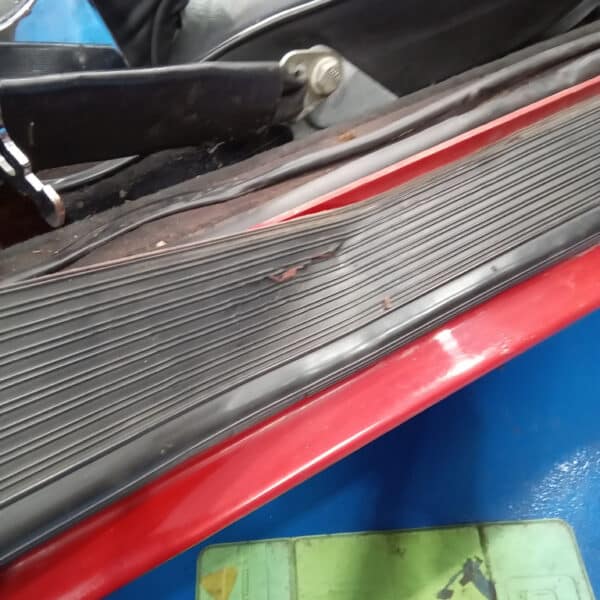 14032025 1968 mercedes 350 sl strip down (7)