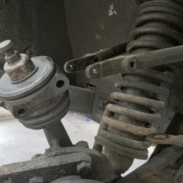14032025 1969 aston martin db6 suspension and steering hub strip (11)