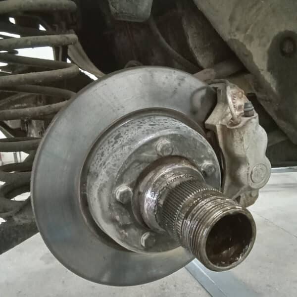 14032025 1969 aston martin db6 suspension and steering hub strip (15)