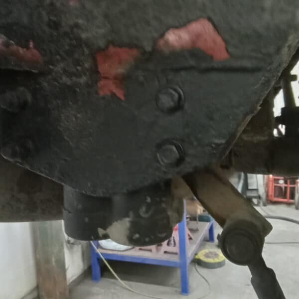 14032025 1969 aston martin db6 suspension and steering hub strip (16)
