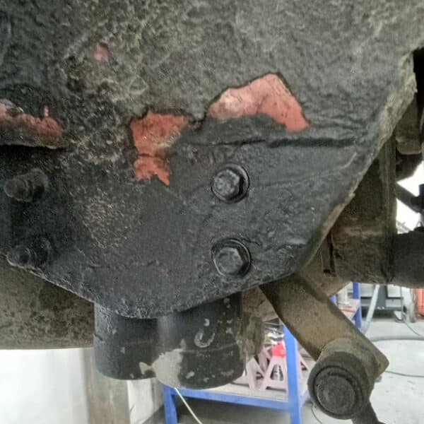 14032025 1969 aston martin db6 suspension and steering hub strip (17)