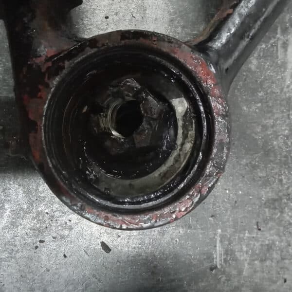 14032025 1969 aston martin db6 suspension and steering hub strip (23)