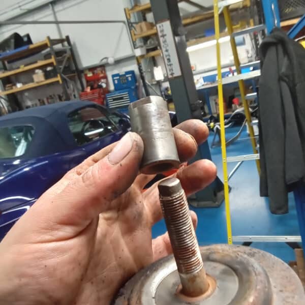 14032025 1969 aston martin db6 suspension and steering hub strip (26)