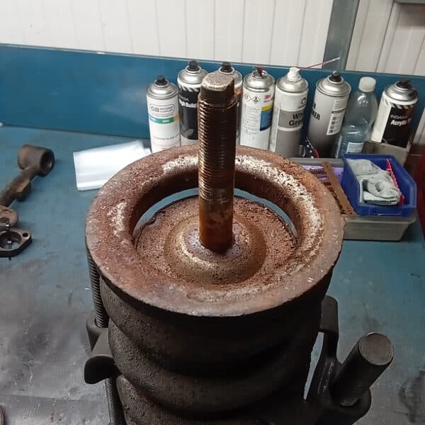14032025 1969 aston martin db6 suspension and steering hub strip (28)