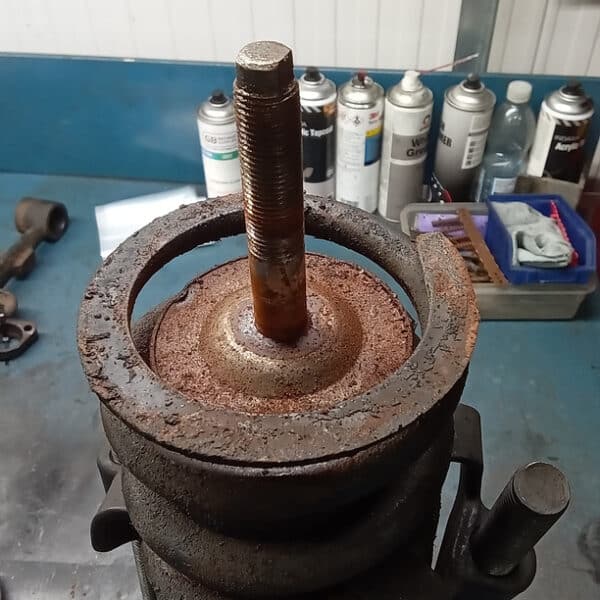 14032025 1969 aston martin db6 suspension and steering hub strip (29)
