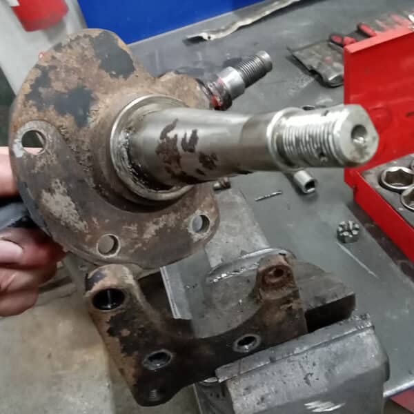 14032025 1969 aston martin db6 suspension and steering hub strip (36)