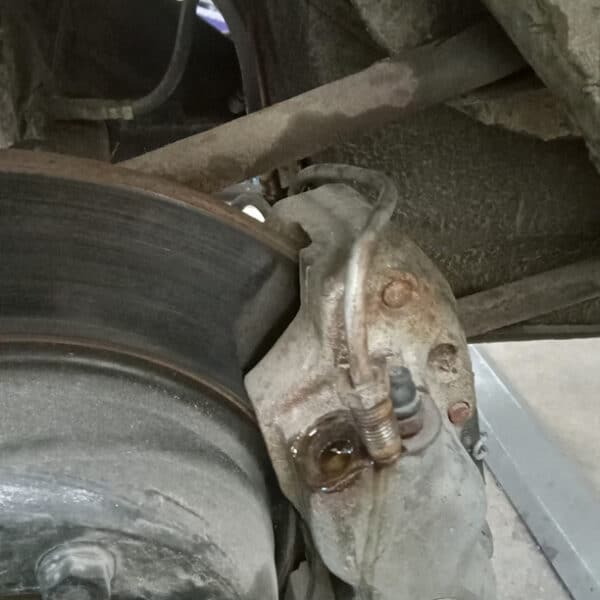14032025 1969 aston martin db6 suspension and steering hub strip (38)