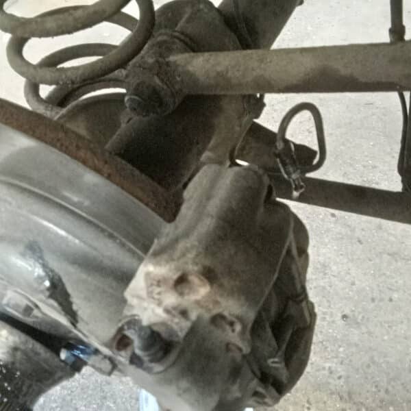 14032025 1969 aston martin db6 suspension and steering hub strip (40)