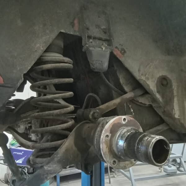 14032025 1969 aston martin db6 suspension and steering hub strip (42)