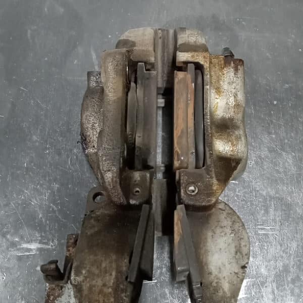 14032025 1969 aston martin db6 suspension and steering hub strip (46)
