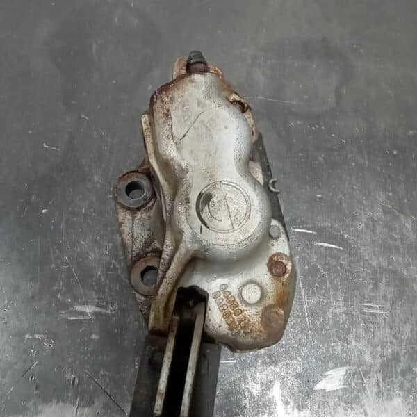 14032025 1969 aston martin db6 suspension and steering hub strip (47)