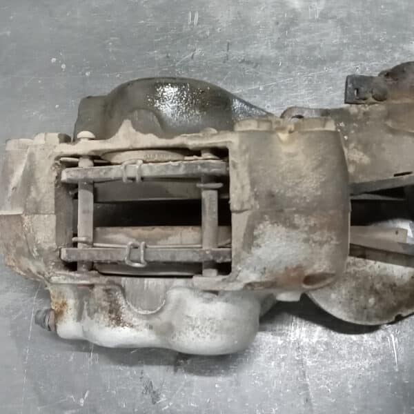 14032025 1969 aston martin db6 suspension and steering hub strip (48)