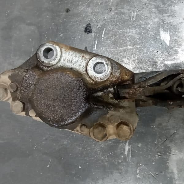 14032025 1969 aston martin db6 suspension and steering hub strip (49)