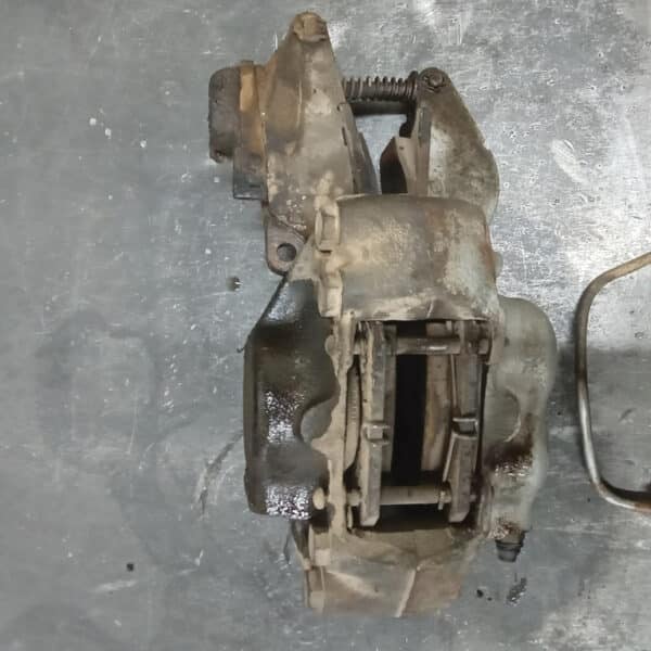 14032025 1969 aston martin db6 suspension and steering hub strip (51)