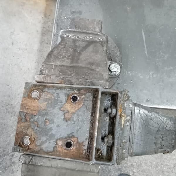 14032025 1969 aston martin db6 suspension and steering hub strip (60)