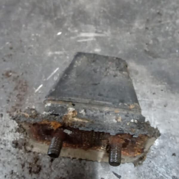 14032025 1969 aston martin db6 suspension and steering hub strip (61)