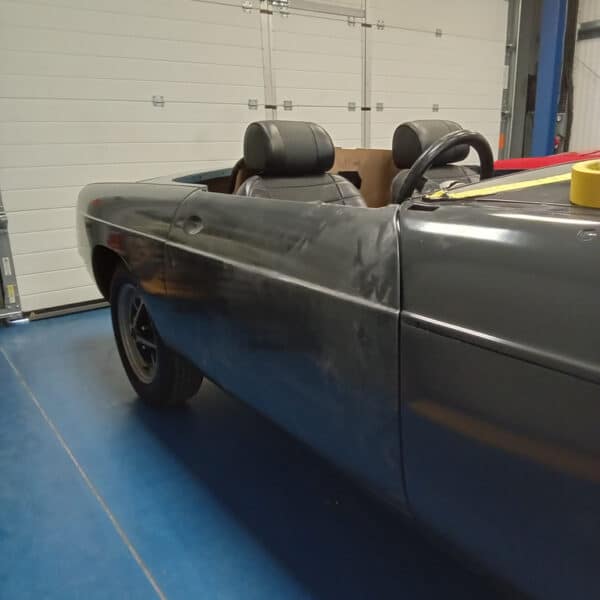 140325 1973 mg b roadster paint 08